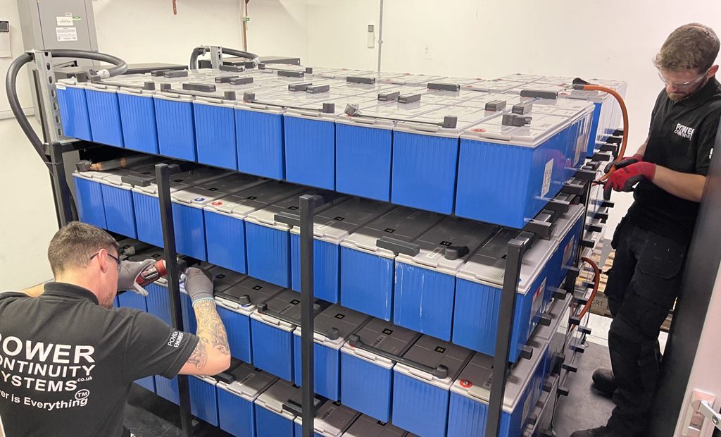 نصب باتری ups